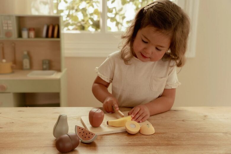 Little Dutch Slicing Fruit FSC 2504